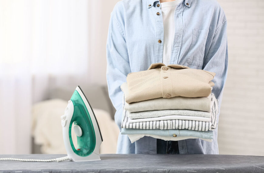 Geen strijken meer! Deze slimme truc zorgt ervoor dat je kleding zonder kreukels uit de machine komt