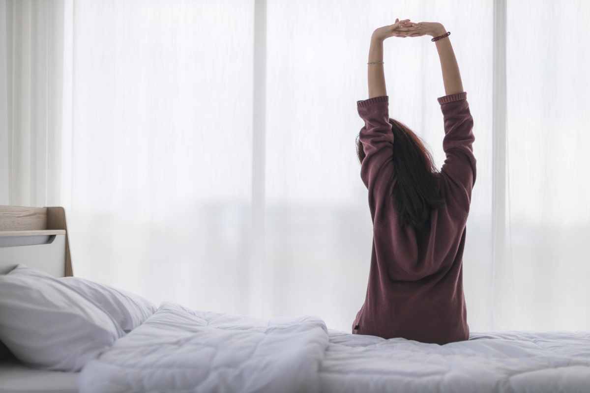 Professionals in schoonmaak geven hun mening over het dragen van buitenkleding naar bed