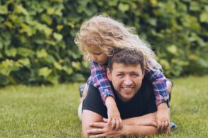 De heel eenvoudige truc om je gazon natuurlijk te parfumeren