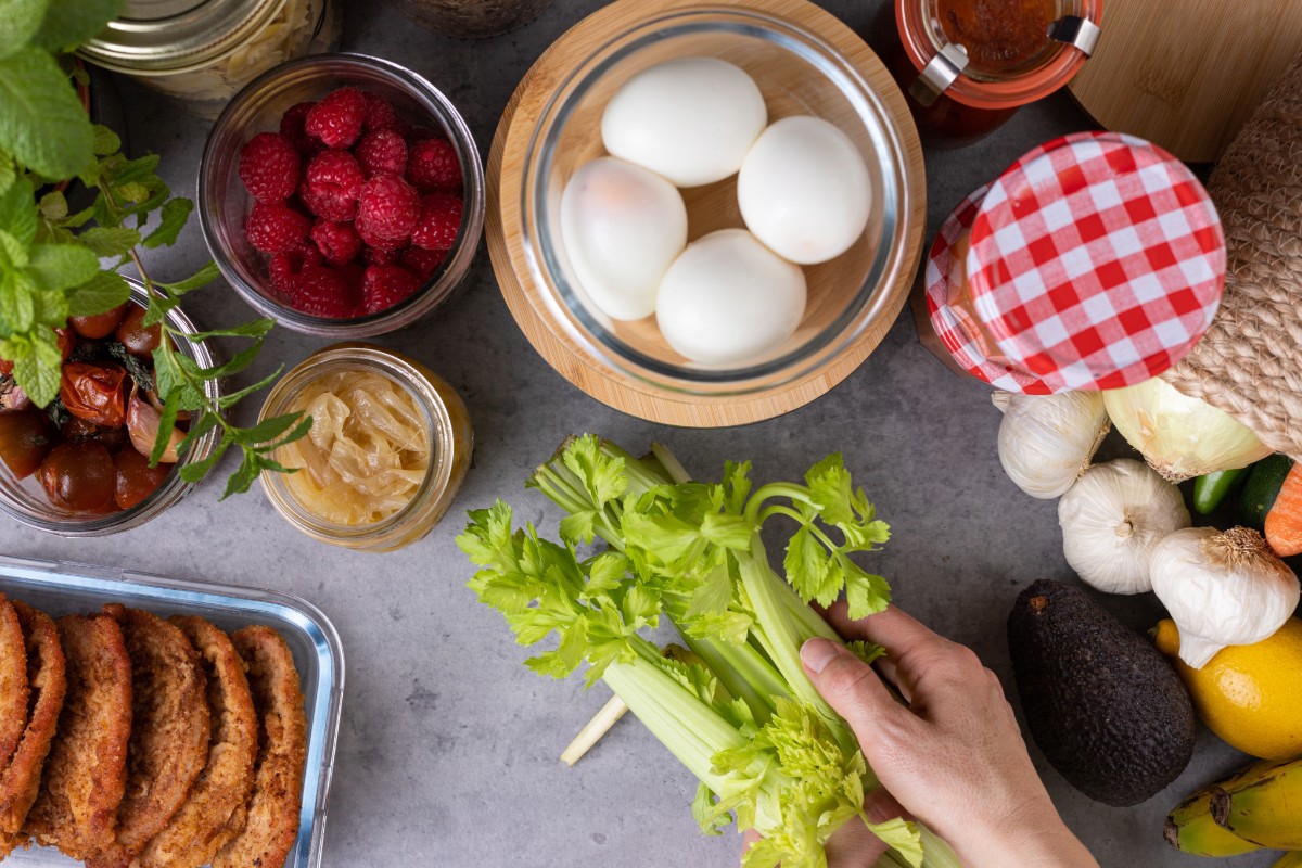 Het eenvoudige trucje van een culinaire auteur voor het stressvrij bereiden van snelle diners doordeweeks