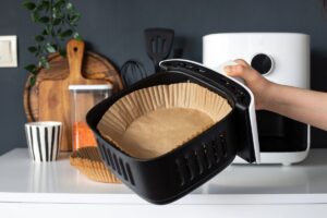 Airfryer: gebruik nooit bakpapier op de bodem, hier is waarom