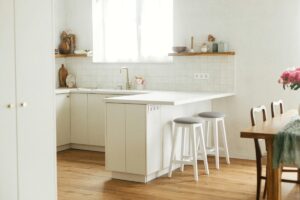 Deze retro tint maakt een comeback in decoratie – en ze was al te zien in de keuken van Audrey Hepburn in de jaren 50