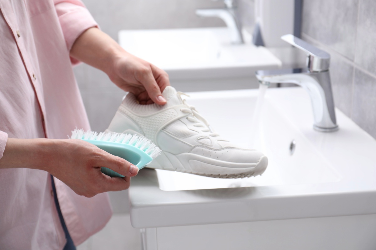 Het magische recept om je sneakers vlekkeloos te krijgen zonder bicarbonaat of bleek