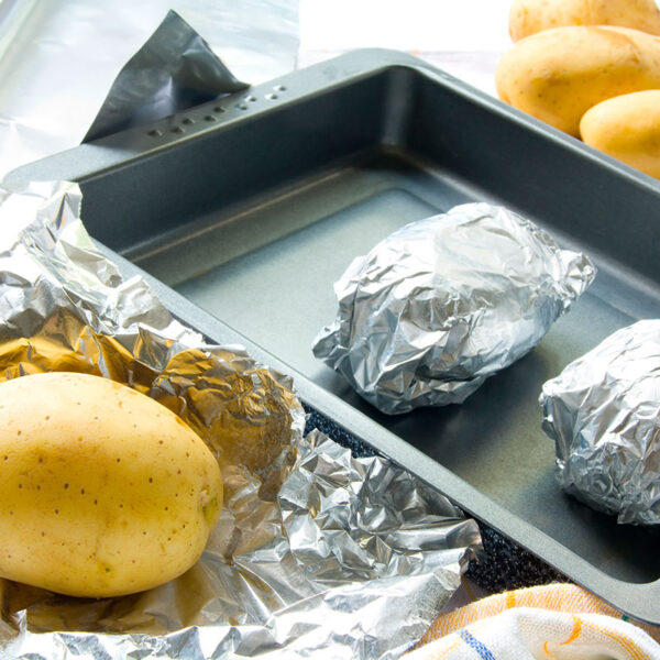 deze veelgebruikte manier van aardappelen koken kan botulisme bevorderen, waarschuwen experts